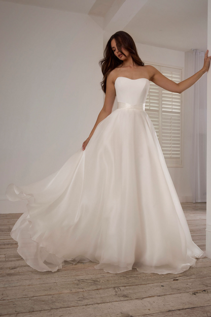 Miltonia_Suzanne_Neville_Anna_Bridal_1